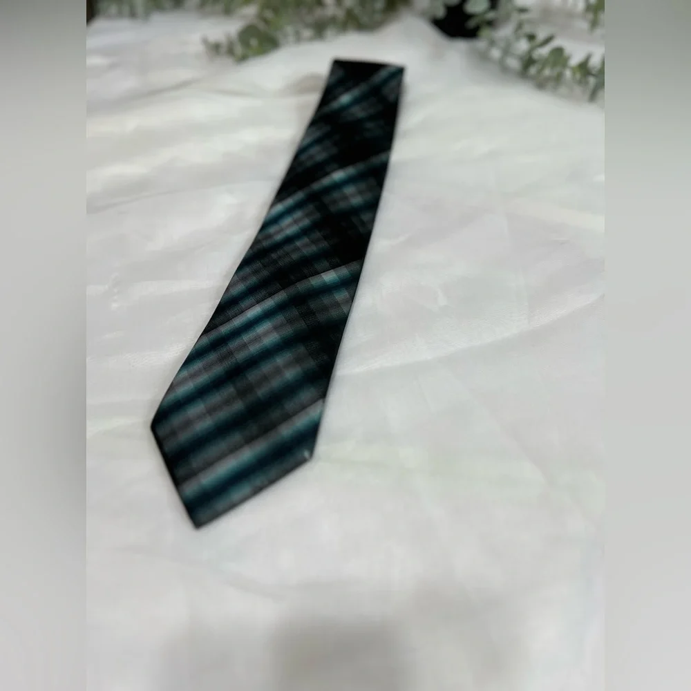 Van Heusen Blue Striped Diamond Pattern Silk Tie